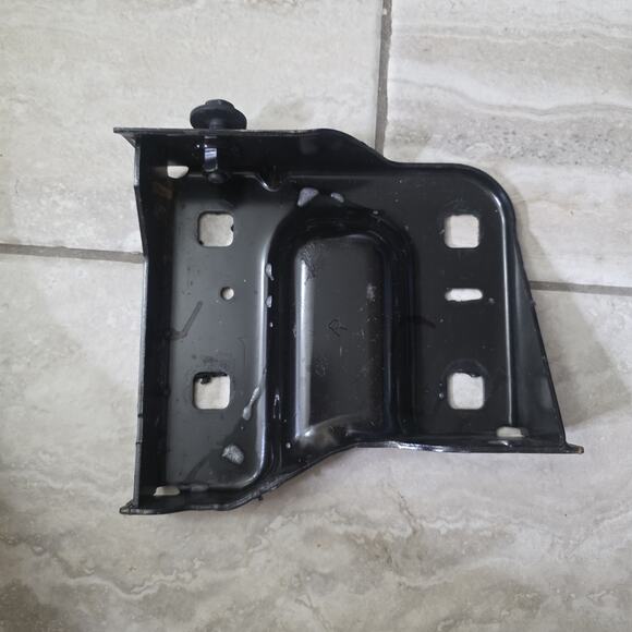2020-2023 Chevrolet Silverado 2500 3500 Front Right Bumper Bar Bracket 84568470 - Picture 3 of 16